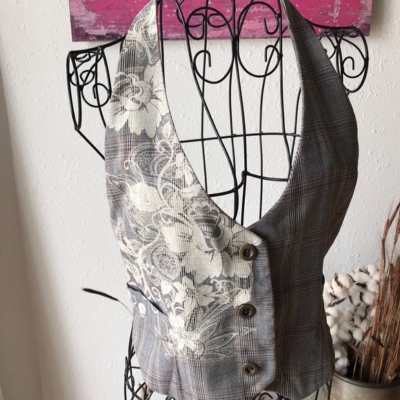 ❤ Shirt and vest combo - Picture 5 of 7